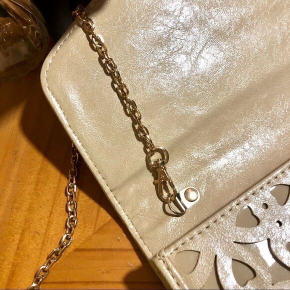 URBANâEXPRESSIONSâCUT OUTâTAN/GOLDâCROSSBODYâCLUTCH - Picture 3 of 16